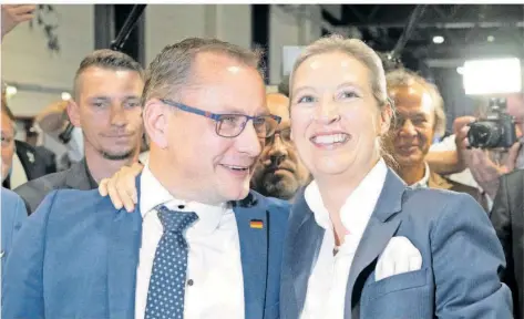  ?? FOTO: SEBASTIAN KAHNERT/DPA ?? Mit Tino Chrupalla und Alice Weidel hat die AfD ein Duo an ihre Spitze gestellt, das den Segen der Rechtsauße­n-Kräfte der Partei genießt.