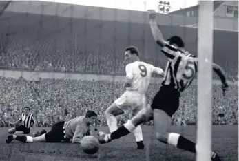  ?? ?? Brian Clough in action for Sunderland against Newcastle in 1962.