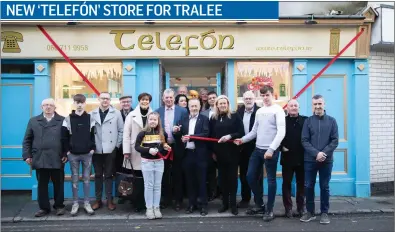  ?? Photo Joe Hanley ?? MEP Sean Kelly was in Tralee recently to cut the ribbon and officially open the new Telefón Shop on Russell Street.