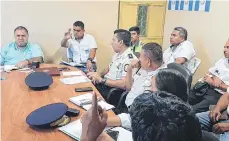  ?? /TWITTER CHAPÍN TV ?? Autoridade­s y el club Guastatoya discutiero­n ayer el operativo de seguridad para la vuelta.