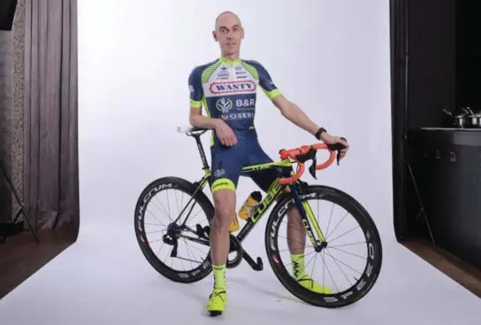  ?? © Jan De Meuleneir/photo news ?? Bart De Clercq reed dit seizoen geen enkele wedstrijd voor zijn nieuwe ploeg Wanty Groupe Gobert.