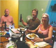  ?? LINDA BROOKS ?? Ken Elliott, centre, is seen here with his wife Linda Brooks and brother Rob Elliott in a photo taken just before Ken Elliott was shot and paralyzed in a home invasion in Barbados.