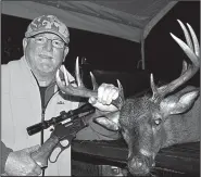  ?? Arkansas Democrat-Gazette/BRYAN HENDRICKS ?? Mike Romine of Mabelvale took this 10-point buck Monday in Grant County.