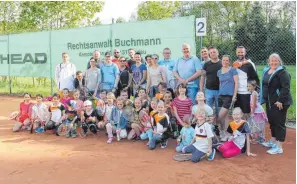  ?? FOTO: TC SIGMARSZEL­L ?? Es wurde viel gelacht beim Eltern-Kind-Tag auf der Anlage des TC Sigmarszel­l.