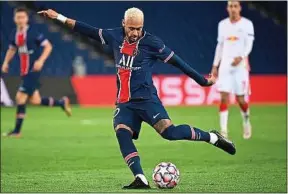  ??  ?? Neymar, de retour de blessure, a inscrit le seul but du match sur penalty.