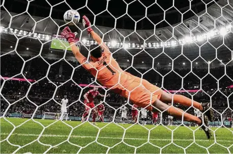  ?? Ashley Landis/Associated Press ?? Gareth Bale converts a penalty kick in the 82nd minute to pull Wales level with the U.S. during the first day of action for Group B.