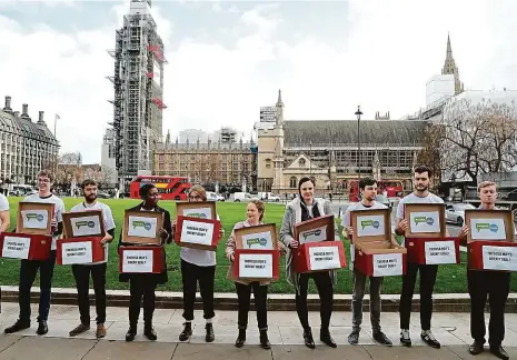  ?? Foto: ČTK ?? Nové referendum! Aktivisté kampaně za nové referendum o Evropské unii demonstruj­í v Londýně.