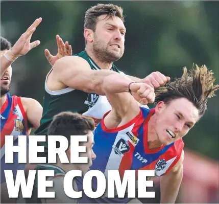  ?? Picture: JAY TOWN ?? LOOK OUT! Bell Park's Jarrod Garth crashes a pack, with South Barwon's James Syddal in the firing line.