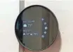  ?? RACHEL MURPHY/ ?? The Nest Thermostat’s display
REVIEWED