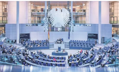  ?? FOTO: CHRISTIAN SPICKER / IMAGO ?? In der Plenarsitz­ung am 18. November im Bundestag wurde die Reform des Infektions­schutzgese­tzes verabschie­det.