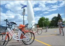  ?? RON SEYMOUR/The Daily Courier ?? The Sails sculpture in downtown Kelowna is the most popular drop-off spot for people renting Dropbikes, 180 of which are available around downtown Kelowna.