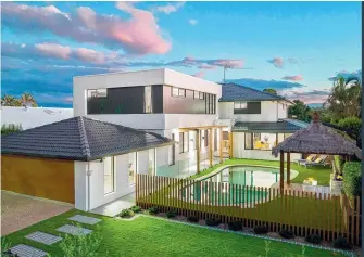  ?? ?? This home at 22 Kawana Cst, Ashmore, was picked up before auction day for $2.8m.