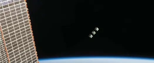  ??  ?? Three tiny Cubesats are ejected from the Japanese Small Satellite Orbital Deployer. The 10cm3 satellites from Nepal, Sri Lanka and Japan were released into Earth orbit for technology demonstrat­ions.