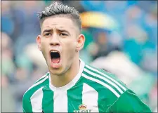  ??  ?? Antonio Sanabria marcó ayer otro gol para el Real Betis.