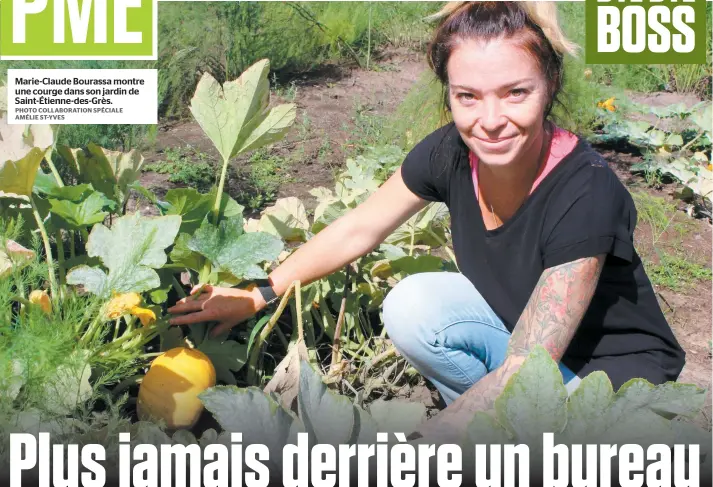  ?? PHOTO COLLABORAT­ION SPÉCIALE AMÉLIE ST-YVES ?? Marie-claude Bourassa montre une courge dans son jardin de Saint-étienne-des-grès.