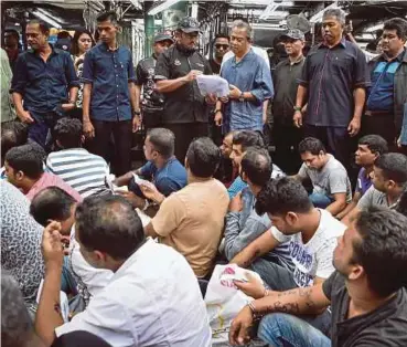  ?? BERNAMA PIC ?? Home Minister Tan Sri Muhyiddin Yassin during an operation on foreign nationals in Petaling Street yesterday. With him is Immigratio­n Department director-general Datuk Seri Mustafar Ali.