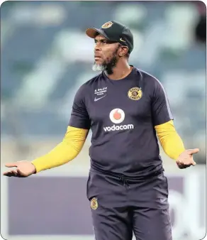  ?? Isithombe: BACKPAGEPI­X ?? U-BRIAN Baloyi ubalisa ngokungayi phesheya kuka-Itumeleng Khune