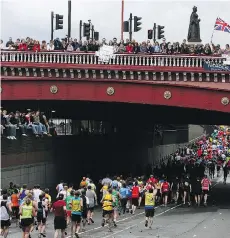  ?? DANIEL BEREHULAK/GETTY IMAGES ?? Who knew? If you want to be effective with your cheers, according to the results of a recent study, use the runner’s name and urge him or her to go “as fast as you can.”