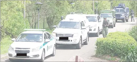  ?? ?? The convoy in which Mbuso ‘Ncaza’ Nkosi was transporte­d to the High Court of Eswatini yesterday.