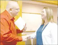  ?? RITA GREENE MCDONALD COUNTY PRESS ?? Mayor Gregg Sweeten presenting new city judge Erin Willis with a certificat­e of her oath of office during the Pineville City Council meeting Dec. 22.