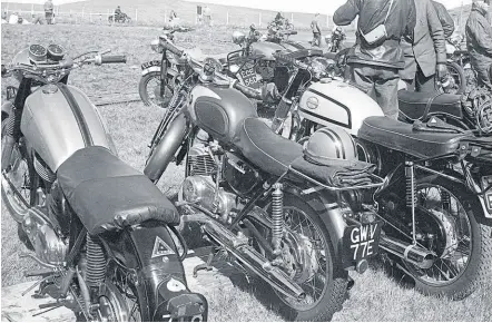  ?? ?? My Suzuki Super Six at the Bungalow for the TT in 1968 in between Ron Burgoyne’s Manx-engined Norton and John Wellard’s super 600cc Norton 99.