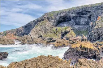  ?? MAGNUS HAALAND ?? THE Klipdrift site in the Western Cape where researcher­s found that stone tools recovered from the complex shared similariti­es with those found at other sites hundreds of kilometres away. |