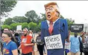  ?? REUTERS ?? AntiTrump protesters march in front of the White House.