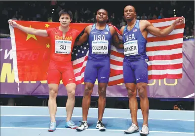  ?? JOHN SIBLEY / ACTION IMAGES VIA REUTERS ?? Su Bingtian poses for photograph­s after winning 60m silver at the IAAF World Indoor Championsh­ips alongside gold and bronze medalists Christian Coleman and Ronnie Baker, both of the United States. China’s Su clocked 6.42 seconds at Arena Birminghan in...