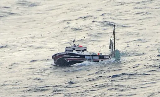  ?? Photos: Master Corporal Diane Neuman / dnd / The Cana dian Press ?? The Atlantic Charger rolls partially submerged after its crew abandoned ship on Monday.