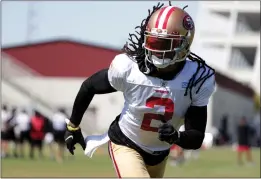  ?? ANDA CHU — BAY AREA NEWS GROUP, FILE ?? The 49ers' Jason Verrett (2) runs drills during 2021traini­ng camp in Santa Clara.