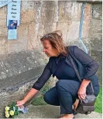  ?? ?? Wendy Smith laying flowers at the church