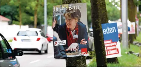  ?? Fotos: Silvio Wyszengrad ?? So wie hier an der Haunstette­r Straße haben die Parteien zur Bundestags­wahl plakatiert.