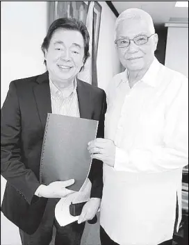  ??  ?? Shown in photo are presidenti­al adviser on economic affairs and informatio­n technology communicat­ions Ramon Jacinto and DICT Secretary Eliseo Rio holding a document.