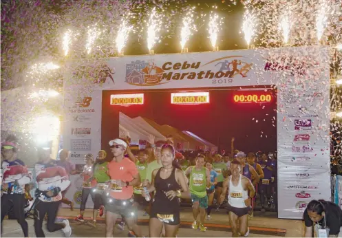  ?? SUNSTAR FOTO / ARNI ACLAO ?? FESTIVE. Fireworks greet the runners as the 2019 Cebu Marathon kicks off at the Cebu Business Park.