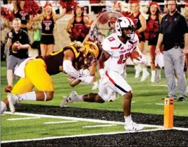  ?? ASSOCIATED PRESS ?? TEXAS TECH’S CAMERON BATSON SCORES a first-half touchdown while chased by Arizona State’s Dasmond Tautalatas­i during the first half Saturday in Lubbock, Texas.