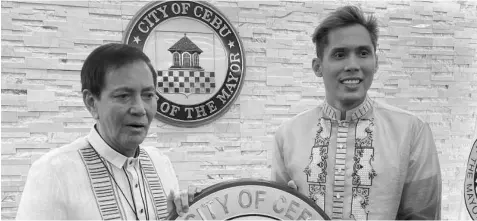  ?? FILE PHOTO ?? Cebu City Mayor Michael Rama with Councilor Dondon Hontiveros during a gathering of city officials at the City Hall.