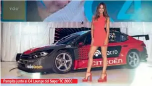  ??  ?? Pampita junto al C4 Lounge del Super TC 2000.