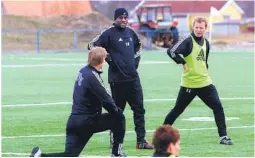  ?? FOTO: BJØRN BORGE ?? FØRSTE: Olivier Occean på sin første Odd-trening, her med Sebastian Henriksson (t.v.) og Morten Knutsen.