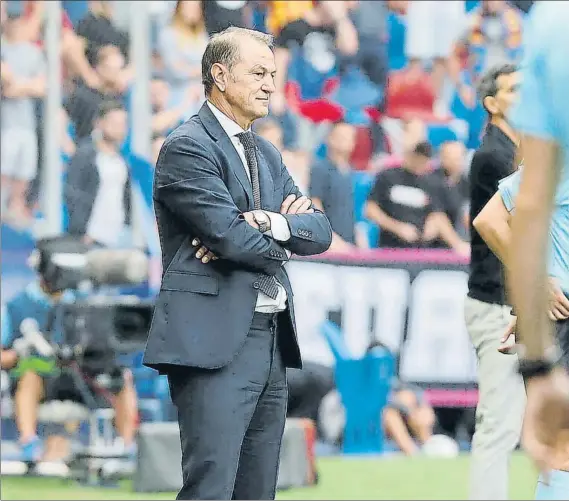  ?? FOTO: ALAVÉS ?? Hora de definirse De Biasi tendrá que tomar decisiones tras las últimas pruebas para dar continuida­d al equipo