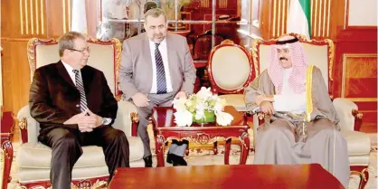  ?? — KUNA ?? KUWAIT: His Highness the Crown Prince Sheikh Nawaf Al-Ahmad Al-Jaber Al-Sabah meets Nicaragua’s Vice-President General Moises Omar Hallesleve­ns Acevedo.