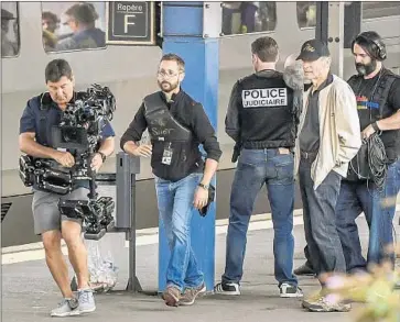  ?? Philippe Huguen AFP/Getty Images ?? CLINT EASTWOOD, second from right, directs a scene for “The 15:17 to Paris,” which received a French tax credit. France says its program led to 2.02 billion euros in spending and created more than 15,000 jobs in 2017.