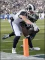  ?? THE ASSOCIATED PRESS ?? Los Angeles Rams wide receiver Cooper Kupp scores ahead of Philadelph­ia Eagles cornerback Jalen Mills during the first half of Sunday’s game in Los Angeles.