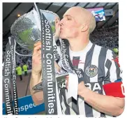 ??  ?? Jim Goodwin with the trophy in 2013