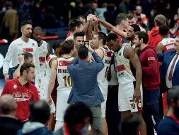  ??  ?? Trasferta La squadra di De Raffaele questa sera sul parquet di Trieste