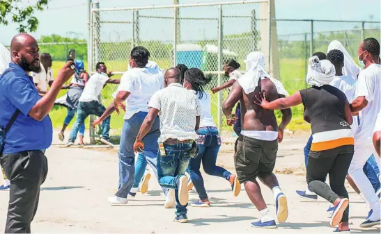  ?? EFE ?? Los primeros haitianos deportados desde Texas llegan a Puerto Príncipe (Haití), ayer