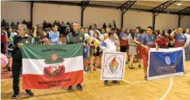  ??  ?? CAMPEONATO. Entre miércoles y jueves se juegan los cotejos de la fase semifinal de los docentes, como parte del torneo inaugurado desde el año pasado. (Foto: Archivo La Hora)