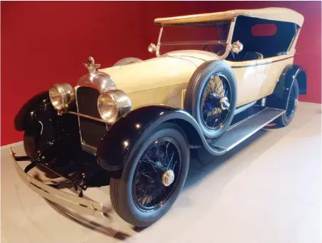  ??  ?? The Model A Duesenberg’s claim to fame was being the first production car fitted with four-wheel hydraulic brakes. It also introduced the “straight-eight” inline eight-cylinder engine, which proved to be smoother and more powerful than the four- and...