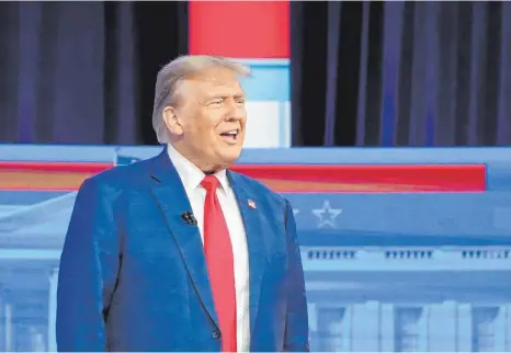  ?? FOTO: MICHELLE GUTIERREZ/IMAGO ?? Donald Trump bei seinem letzten Interview bei Fox News, bevor die Amerikaner am Montag in Iowa den republikan­ischen US-Präsidents­chaftskand­idaten wählen. Der Ex-Präsident hat gute Siegchance­n.