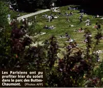  ?? (Photos AFP) ?? Les Parisiens ont pu profiter hier du soleil dans le parc des ButtesChau­mont.