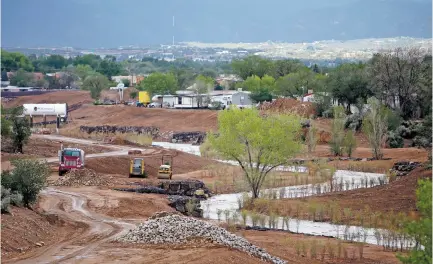  ?? LUIS SÁNCHEZ SATURNO/THE NEW MEXICAN ?? Willows and cottonwood trees, newly planted on the banks of the Santa Fe River between Frenchy’s Field and Siler Road, are part of the Santa Fe River Greenway constructi­on project. The trees were planted despite drought conditions.